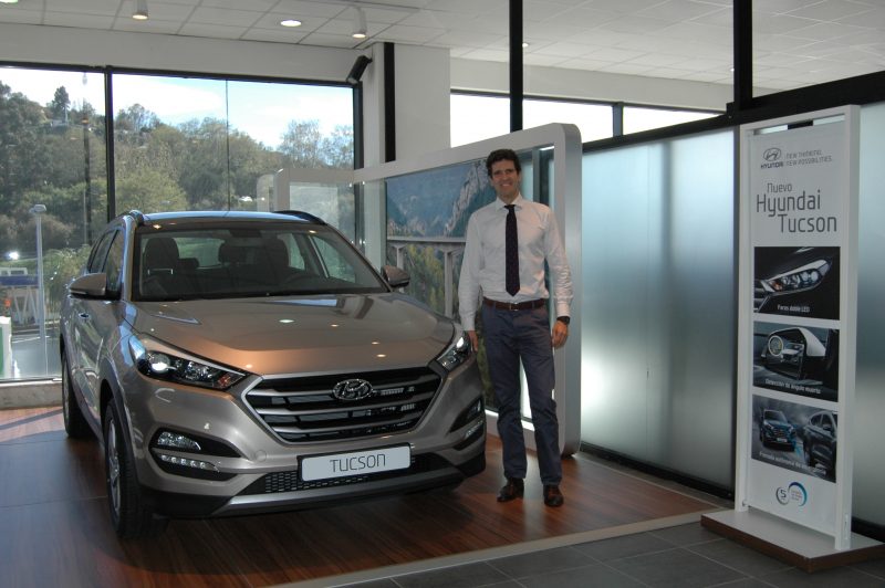 Jon Alzona jefe de venta de Hyundai con nuevo Tucson