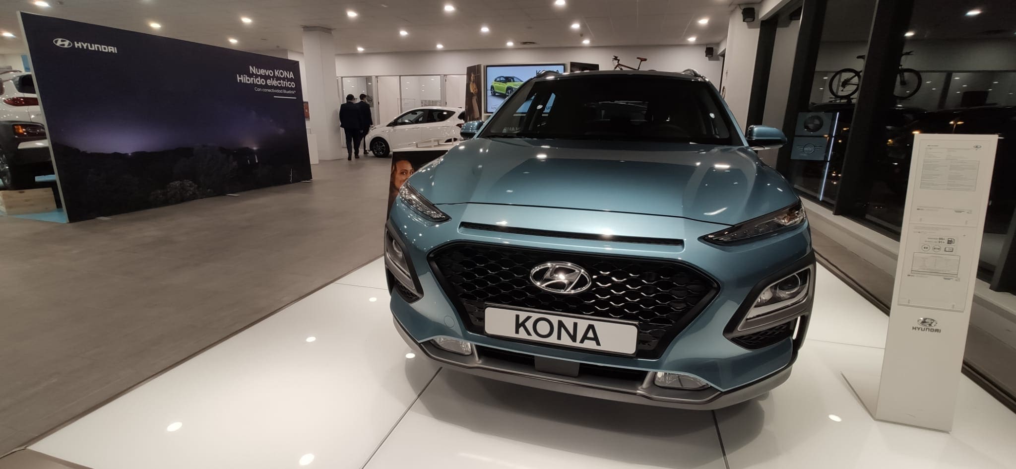 Presentacion_Hyundai_Kona_Hibrido_turquesa