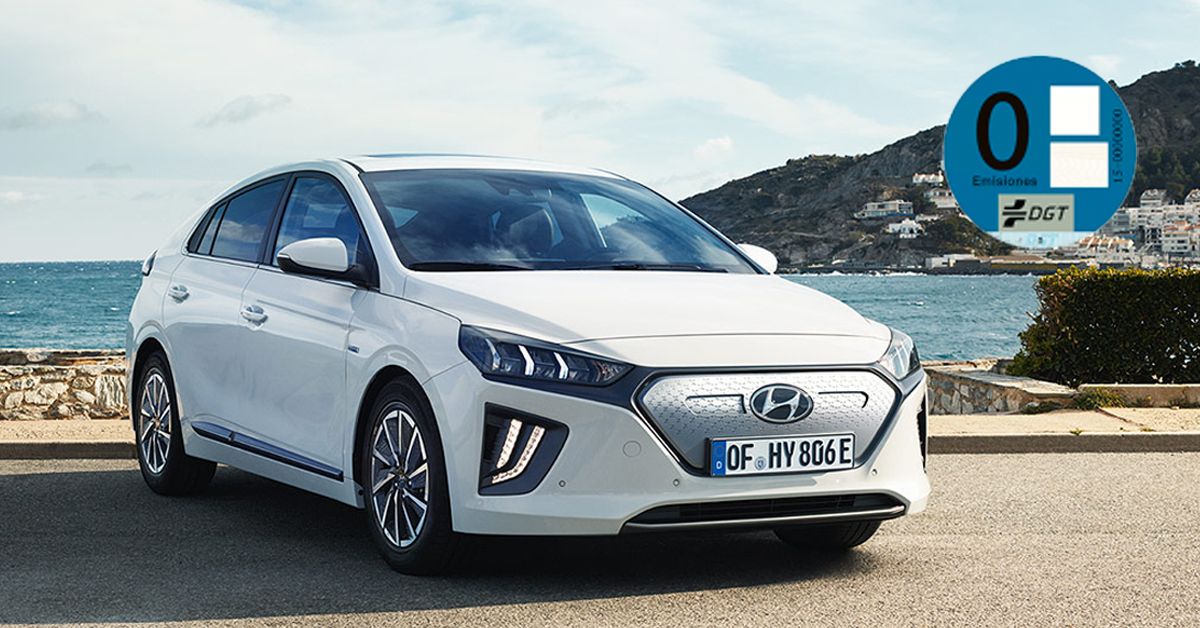 Hyundai Ioniq con pegatina 0 de la DGT